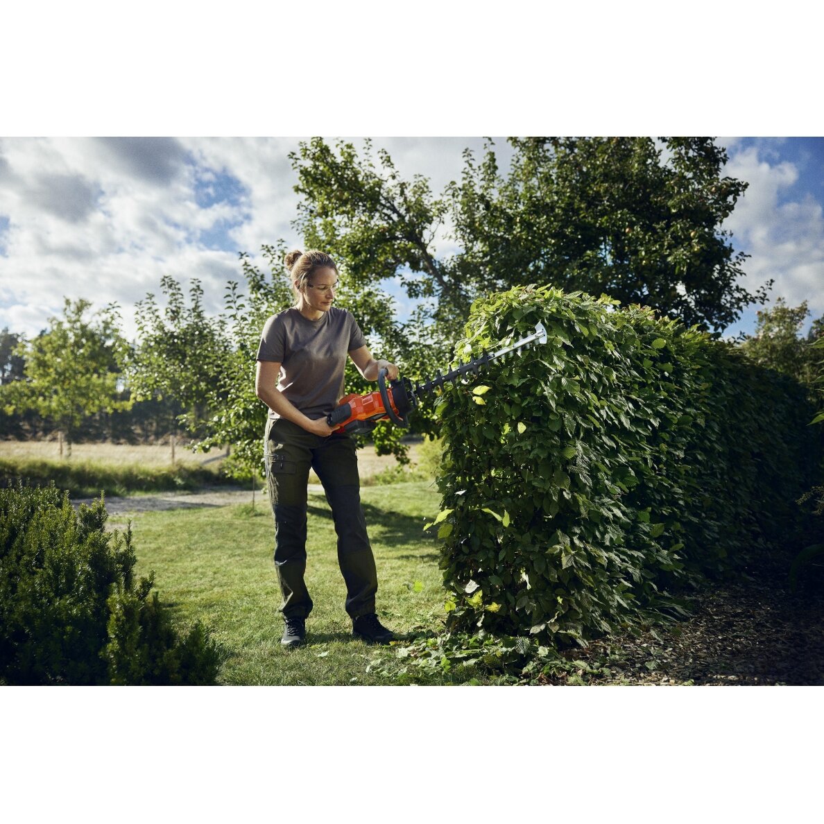 Husqvarna 332iHD60 akumuliatorinės gyvatvorių žirklės 3 Husqvarna 332iHD60 akumuliatorinės gyvatvorių žirklės 3