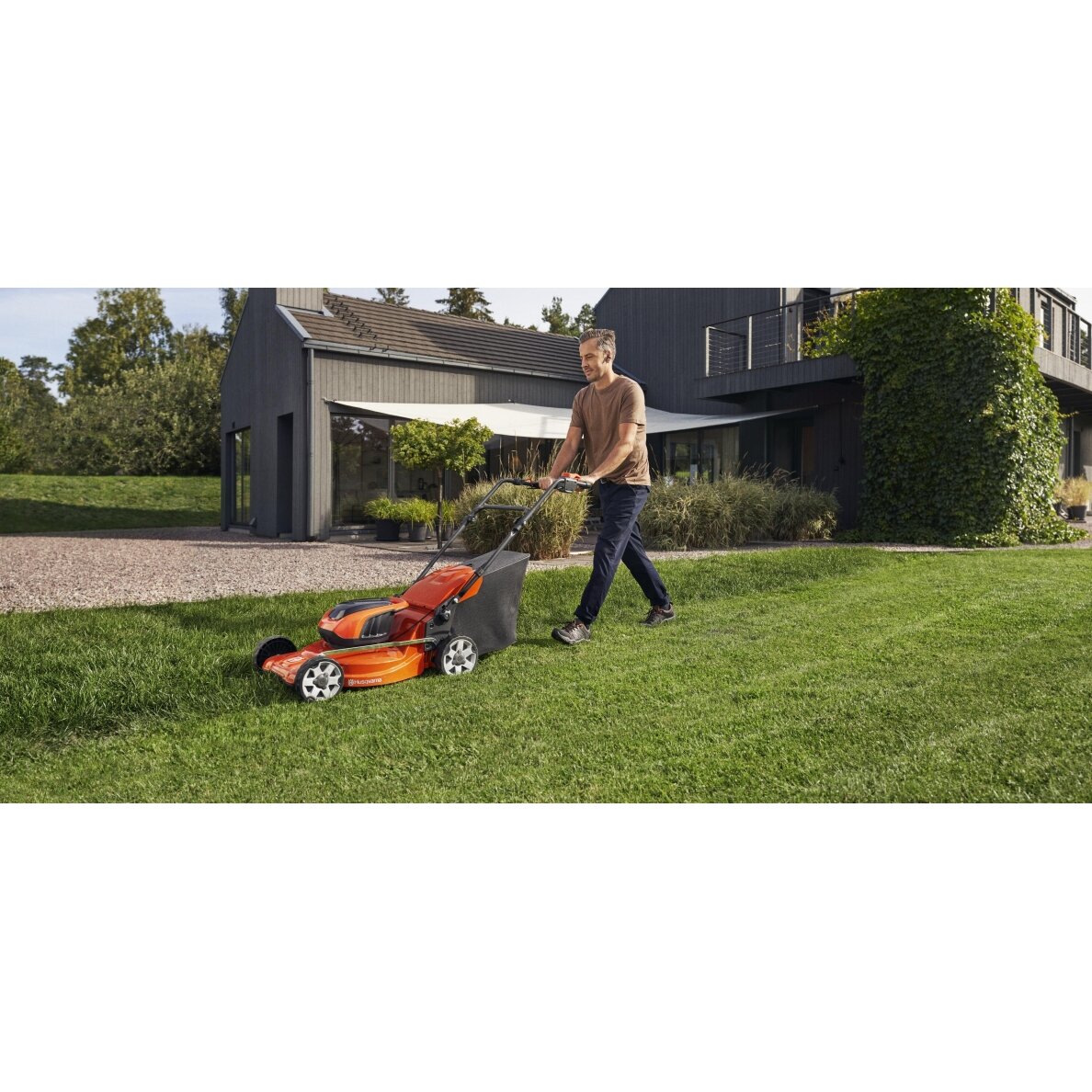 HUSQVARNA LC 142i be akumuliatoriaus ir įkroviklio 2 HUSQVARNA LC 142i be akumuliatoriaus ir įkroviklio 2