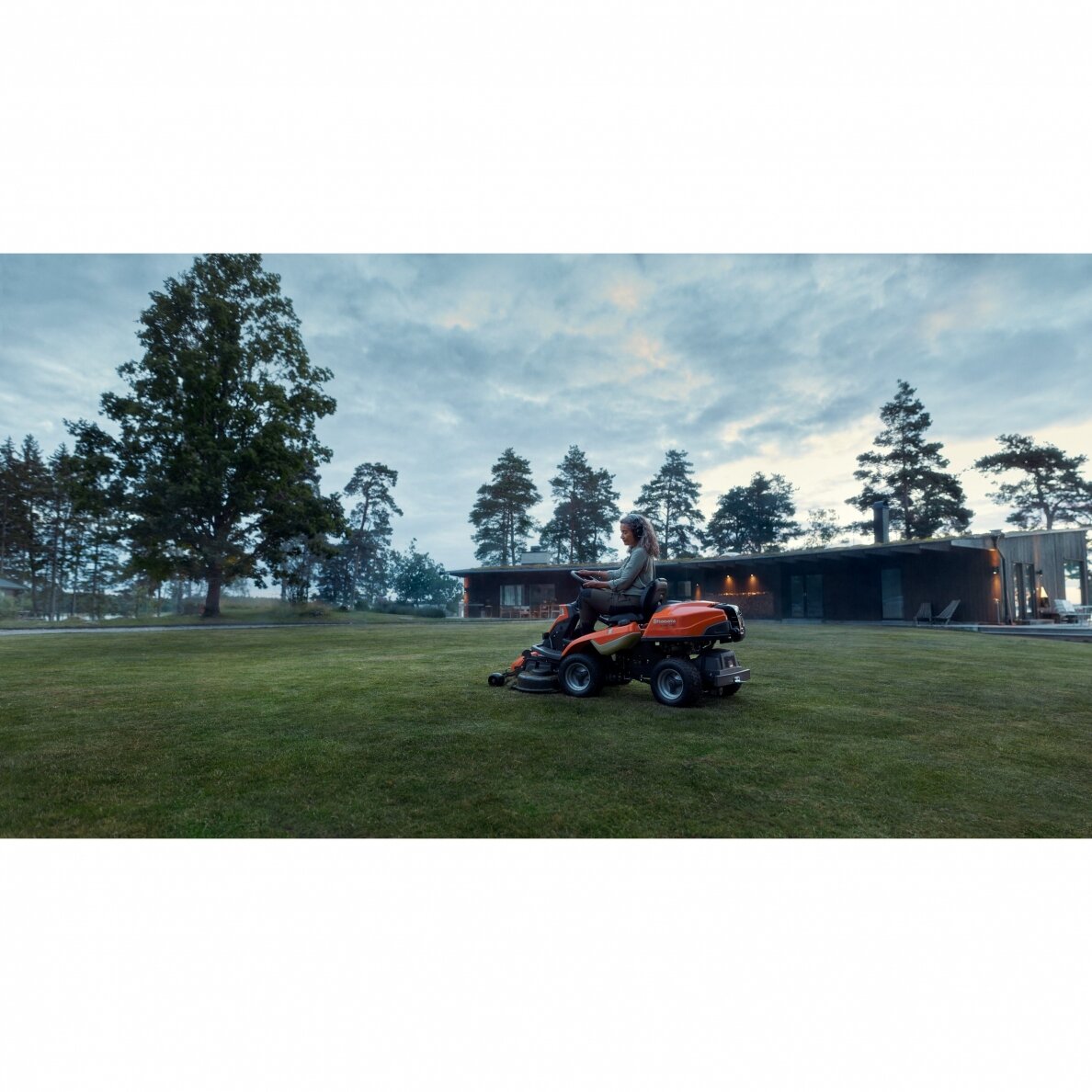 „Husqvarna R 216Ts AWD“ 4 „Husqvarna R 216Ts AWD“ 4